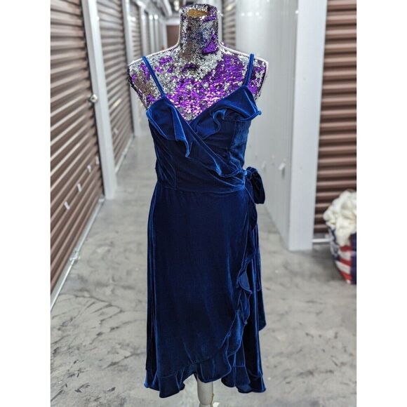 BCBG Size Medium Blue Ruffle Trim Velvet Wrap Dress NEW WITH TAGS - Picture 4 of 6